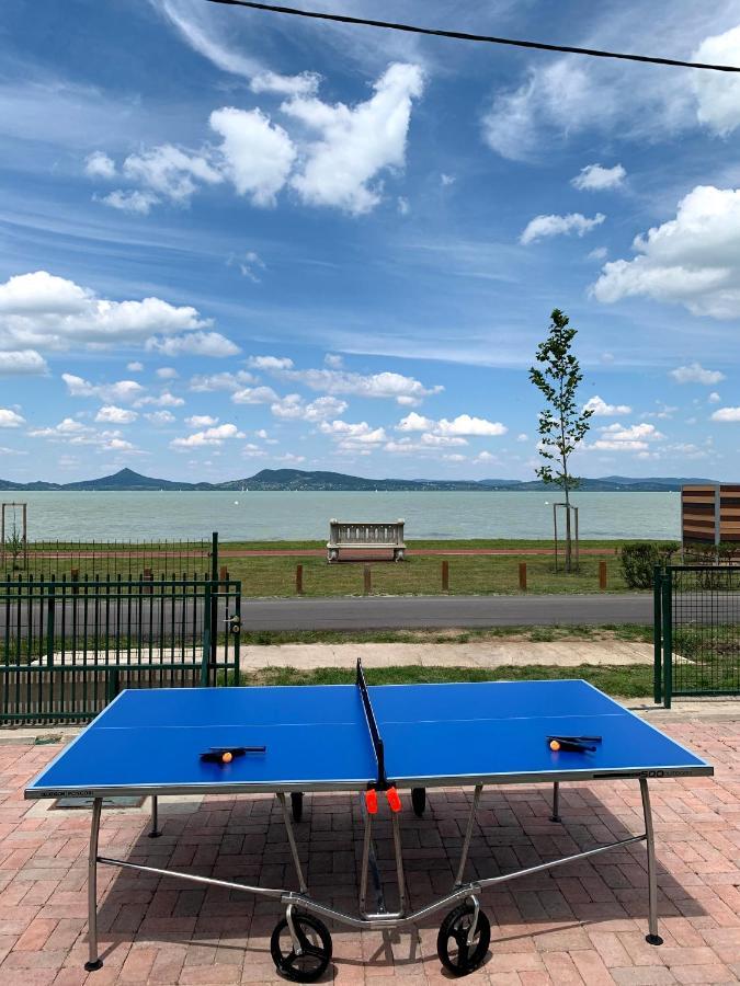 Exclusive Beachfront Villa Fonyód Екстериор снимка