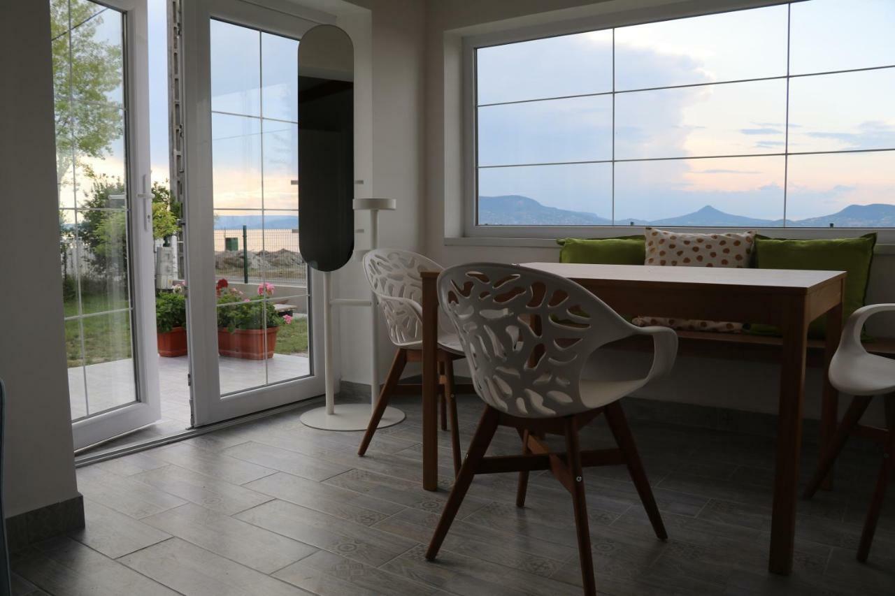 Exclusive Beachfront Villa Fonyód Екстериор снимка