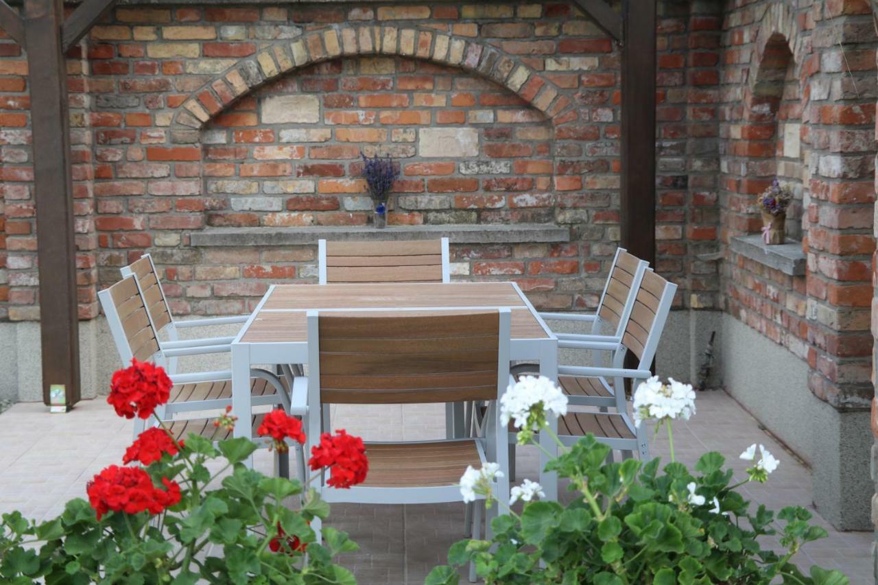 Exclusive Beachfront Villa Fonyód Екстериор снимка